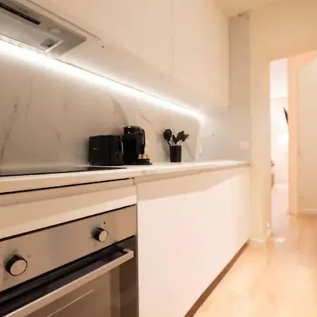 Superb Flat In Champs Elysees