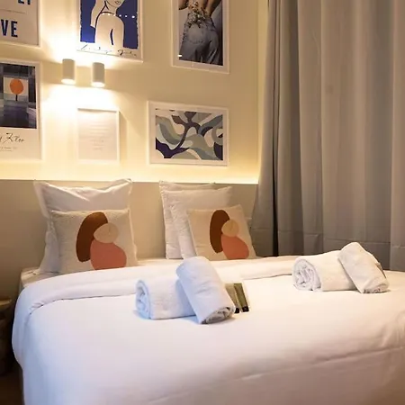 Superb Flat In Champs Elysees